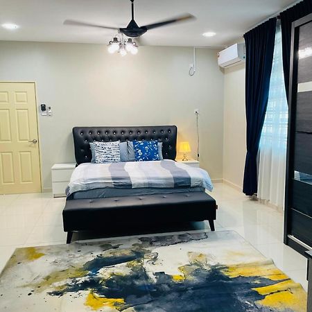 Nazirin Homestay No 27 Tmn Desa Manjung Lumut Exterior photo