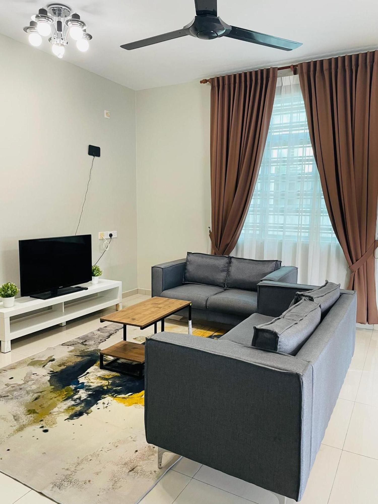 Nazirin Homestay No 27 Tmn Desa Manjung Lumut Exterior photo
